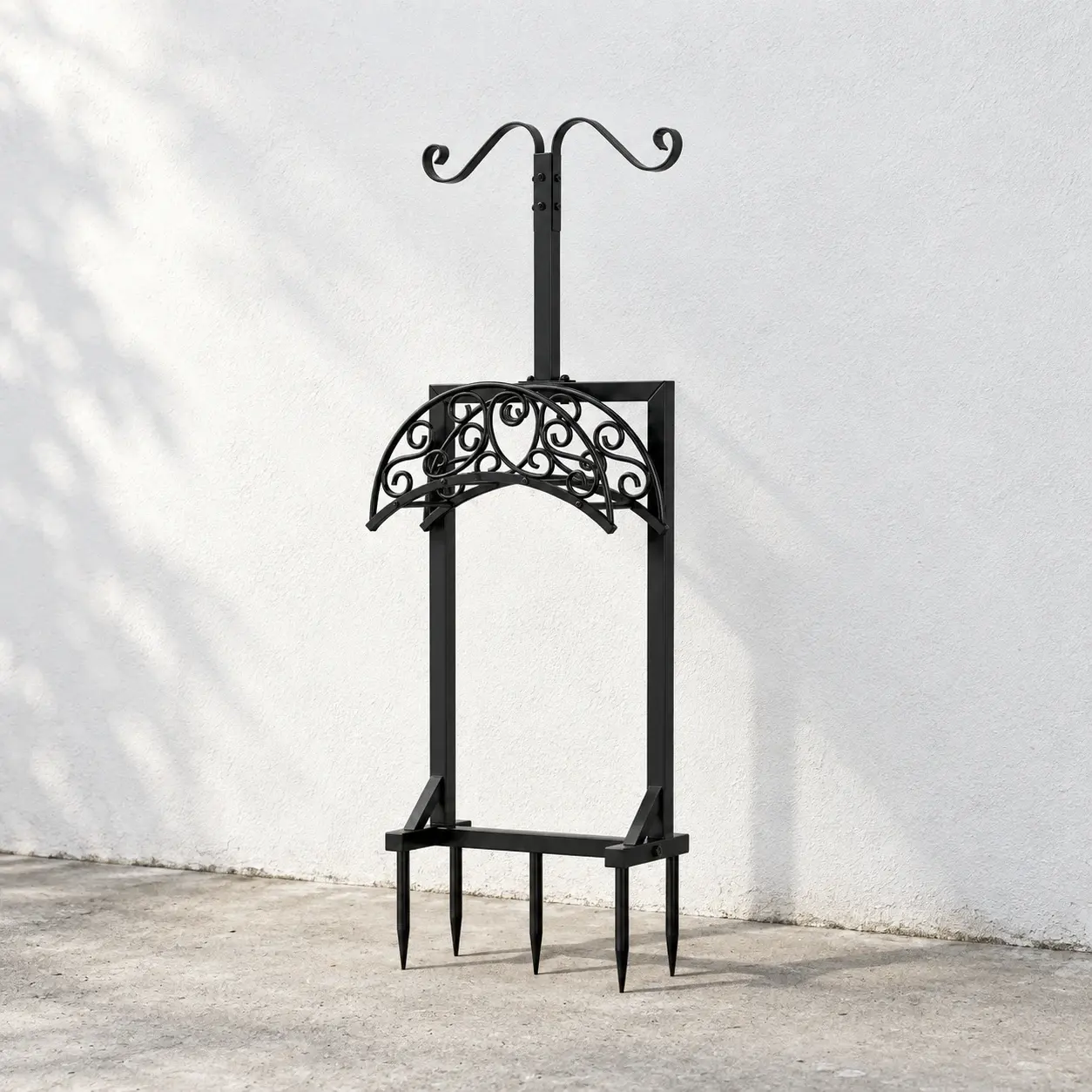 Black scrollwork hose stand with five ground prongs